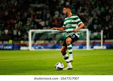 赌场里的“筹码化”心理：为什么塑料片比现金更容易让人挥霍？（赌场的筹码效应：为何塑料筹码比现金更能诱发过度消费？）